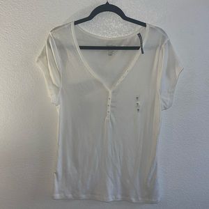 White Old Navy Tee